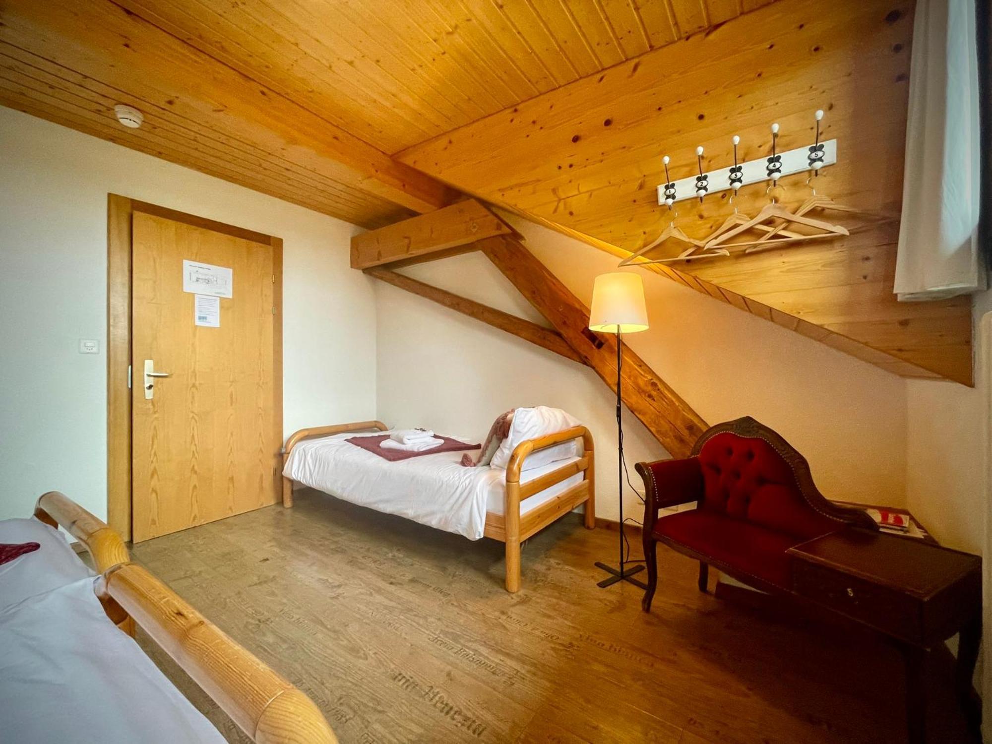 Hotel Restaurant Du Marchairuz Le Brassus Exteriör bild