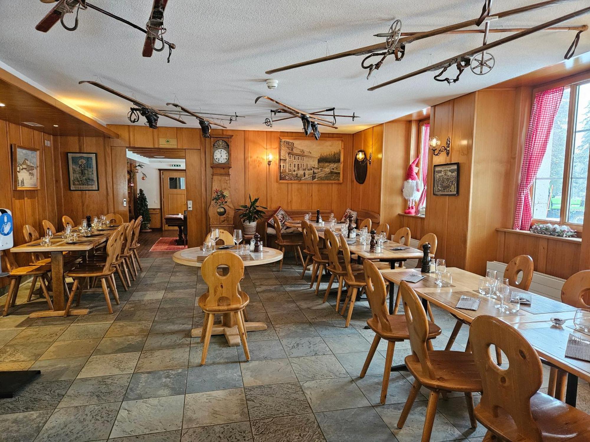 Hotel Restaurant Du Marchairuz Le Brassus Exteriör bild